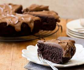 Chocoladebonencake met kokosboterroomglazuur