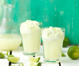 Gin fizz com espuma de lima