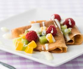 Crepes com fruta e creme de baunilha