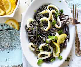 Schwarze Linguine