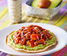 Tostadas de pulpo en mole amarillo