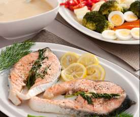 Menú: Crema de zanahoria y patata. Salmón al vapor con verduras