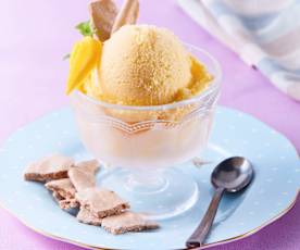 Helado con mango y merengue