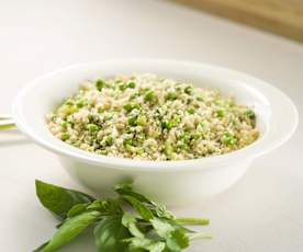 Quinoa con guisantes y pesto de almendras