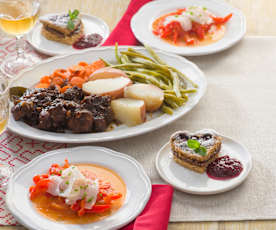 Menú para dos: Pimientos con bacalao. Morcillo con verduras. Pastel de arándanos