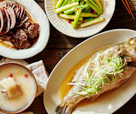 卤牛腱/黄豆猪蹄汤/清蒸鲈鱼/芦笋