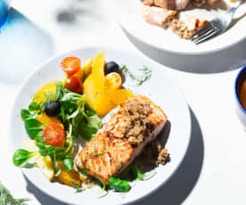 Salmón marinado a la plancha con ensalada