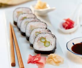 Sushi mit Schinken und Spargel