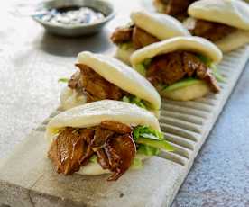Bao Buns mit BBQ-Schweinefilet