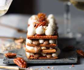 Milhojas de vainilla con praliné de nueces pecanas