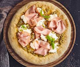Pizza con pesto di pistacchio, stracciatella e mortadella TM6