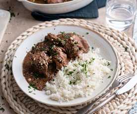 Conejo en salsa de chocolate y mantequilla de cacahuete