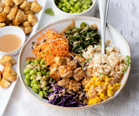 Bowl z tempehem i sosem orzechowym (TM5)