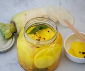 Pickled Korean daikon (Thermomix® Cutter, using modes)