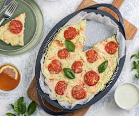 Omlet z cukinią, łososiem i pomidorkami; Ziołowy sos z sera pleśniowego