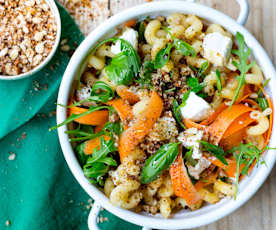 Salade de pâtes, carottes, crumble et chèvre