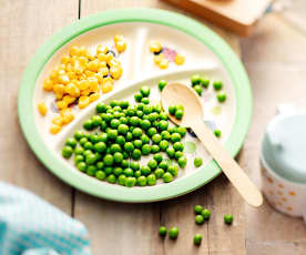 Steamed peas and sweetcorn (9 months+)