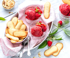 Sorbet framboise-poivron et langues de chat