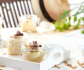 Panna cotta de dulce de leche con plátano y granola