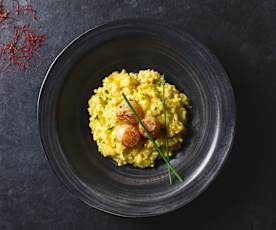 Risotto al azafrán con vieiras