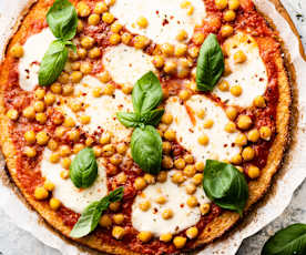 Pizza di cavolfiore con ceci
