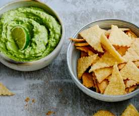 Knusperchips mit Guaçamole