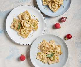 Ravioli ai grani antichi con ricotta e pesto di pistacchi