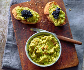 Guacamole allo spumante con caviale