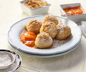 Vollkorn-Topfenknödel mit  Pfirsich - Marillenröster