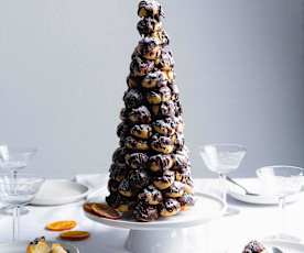 Croquembouche cu cremă de portocale și ciocolată amăruie