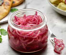 Pickled red onions (Thermomix® Cutter, TM6)