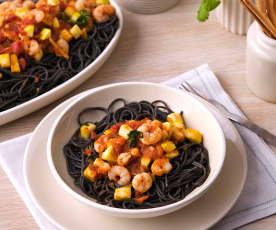 Espaguetis negros con gambas agridulces