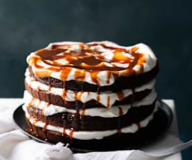 Layer Cake au chocolat et sauce caramel au beurre salé