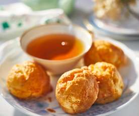 Cheddar-Profiteroles