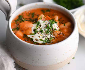 Sopa grega de feijão (Fasolada)