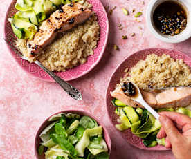 Salmón con calabacín y quinoa