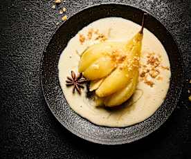 Peras al vino blanco con vainilla y crumble de almendras