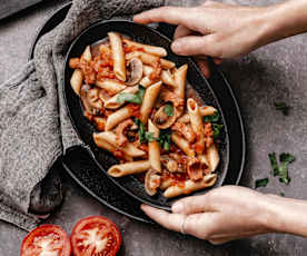 Makaron w sosie pomidorowym