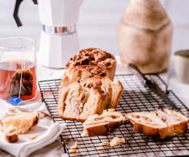 Roulés au cheddar, bacon et oignons caramélisés