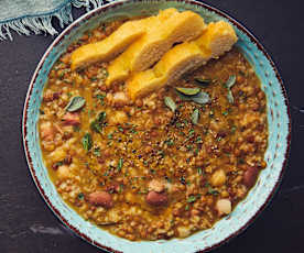 Zuppa di farro e legumi