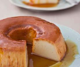 Pudim de leite condensado com calda de caramelo
