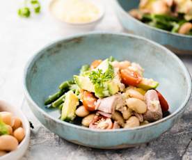 Ensalada de frijoles, aguacate y atún