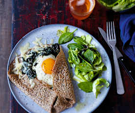 Galettes de sarrasin aux épinards, œufs et gruyère