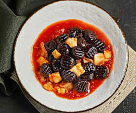 Gnocchi di riso venere con ragù di mormora