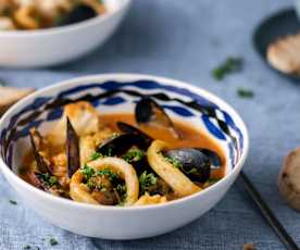 Sopa de pescado con pan sin gluten