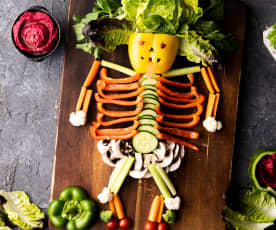 Halloweensalade met bloederige hummus