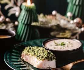 Cabillaud en croûte d’herbes, sauce beurre blanc et purée de topinambour