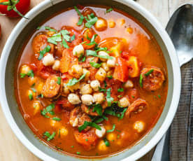 Soupe espagnole chorizo, pois chiches et tomates