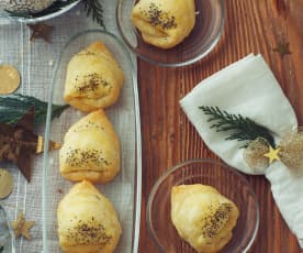 Cappelletti di sfoglia al salmone affumicato e semi di papavero