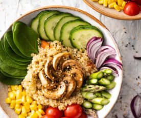 Bowl de quinoa et champignons marinés